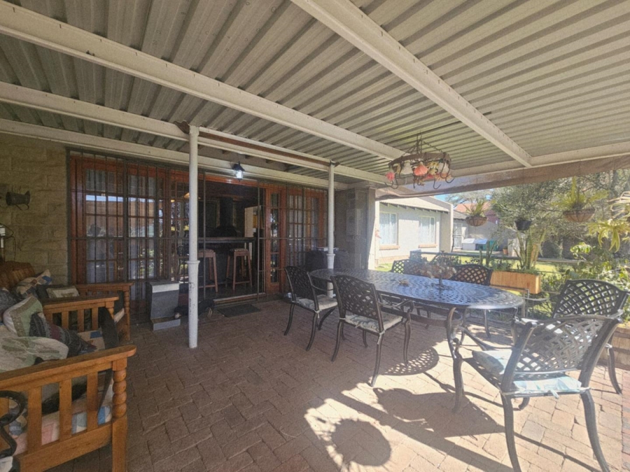 5 Bedroom Property for Sale in Ladybrand Free State
